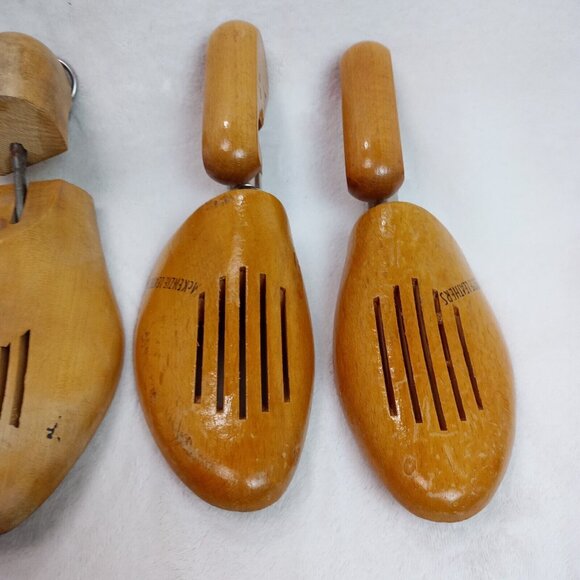 Vintage Lot of Wooden & Plastic Shoe Form Trees - Picture 6 of 12